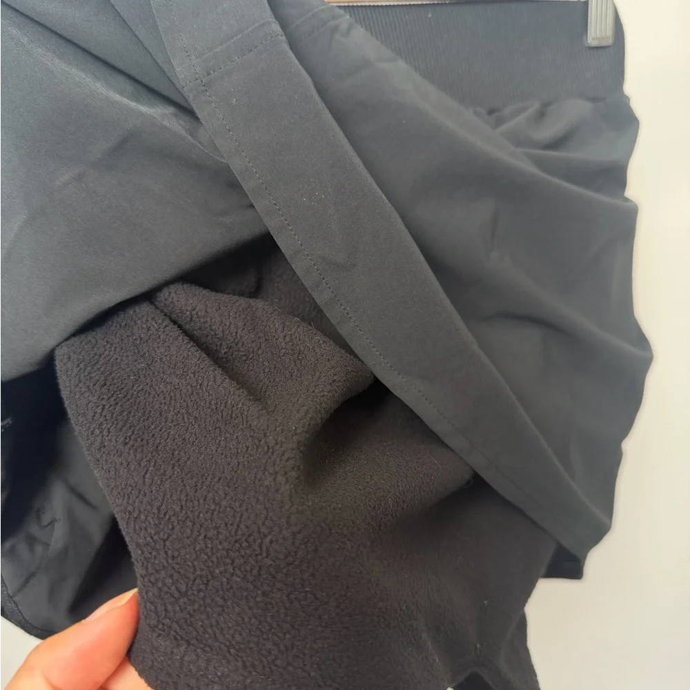 ALO Yoga Black Active Skirt with Zip Pockets - Picture 4 of 4